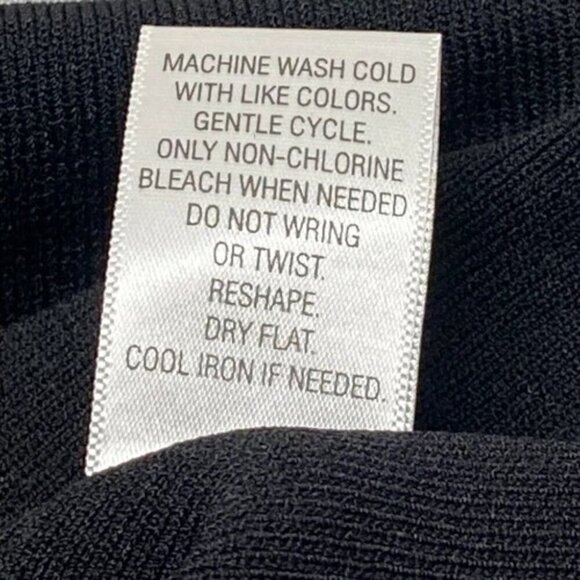 Dana Buchman Signature Women's Sweater Medium Black Ribbed Knit V-Neck Top NWT - Picture 8 of 11